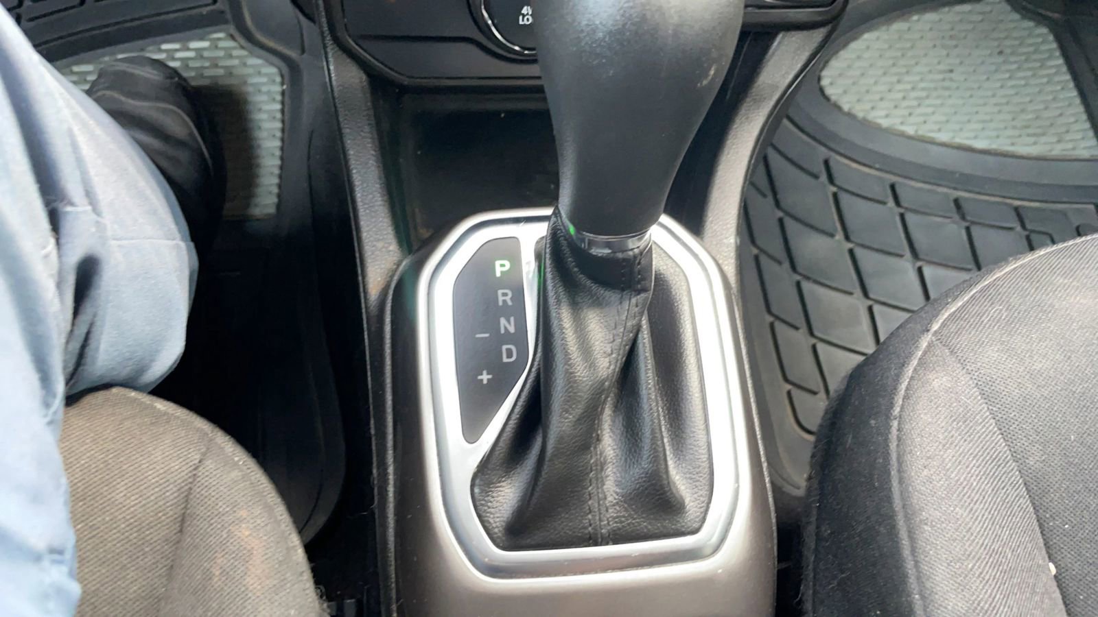 Used 2022 Jeep Renegade Latitude AWD/4WD image 9