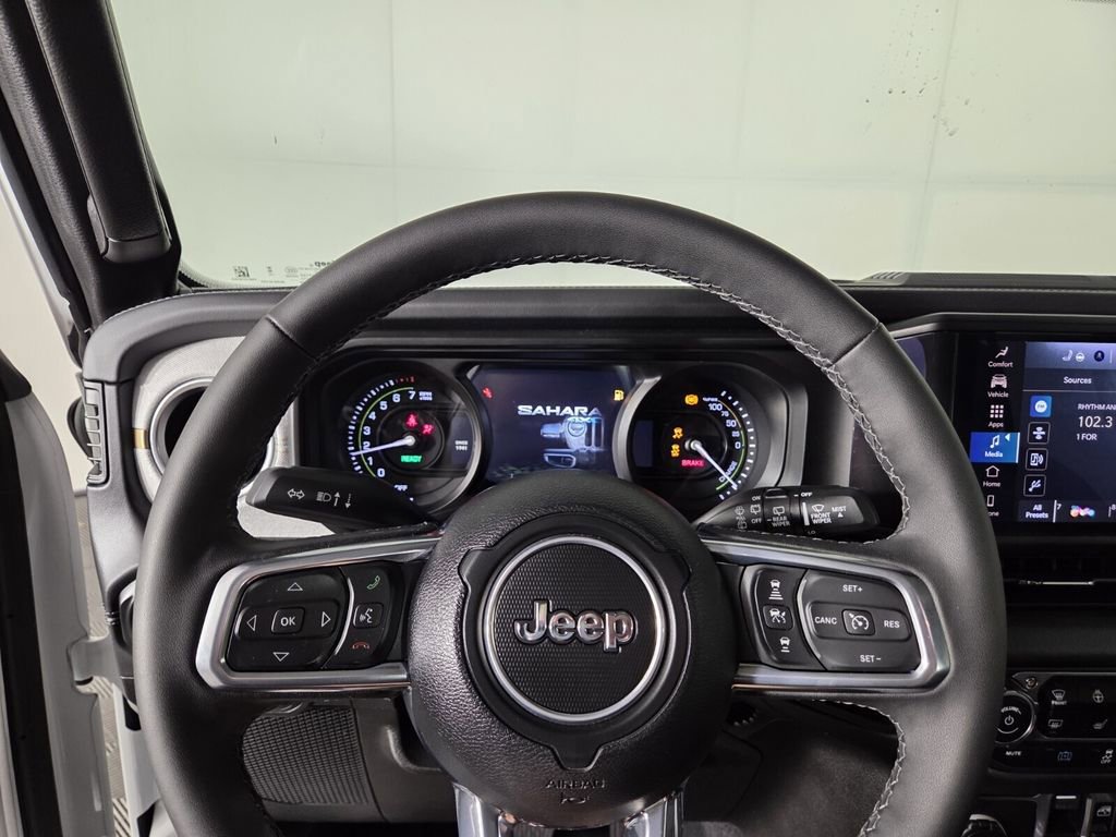 Certified 2025 Jeep Wrangler Sahara image 16