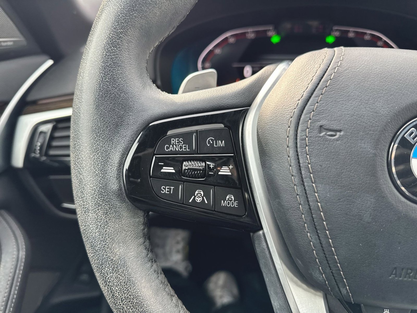 Used 2022 BMW 540i xDrive w/ Premium Package image 16