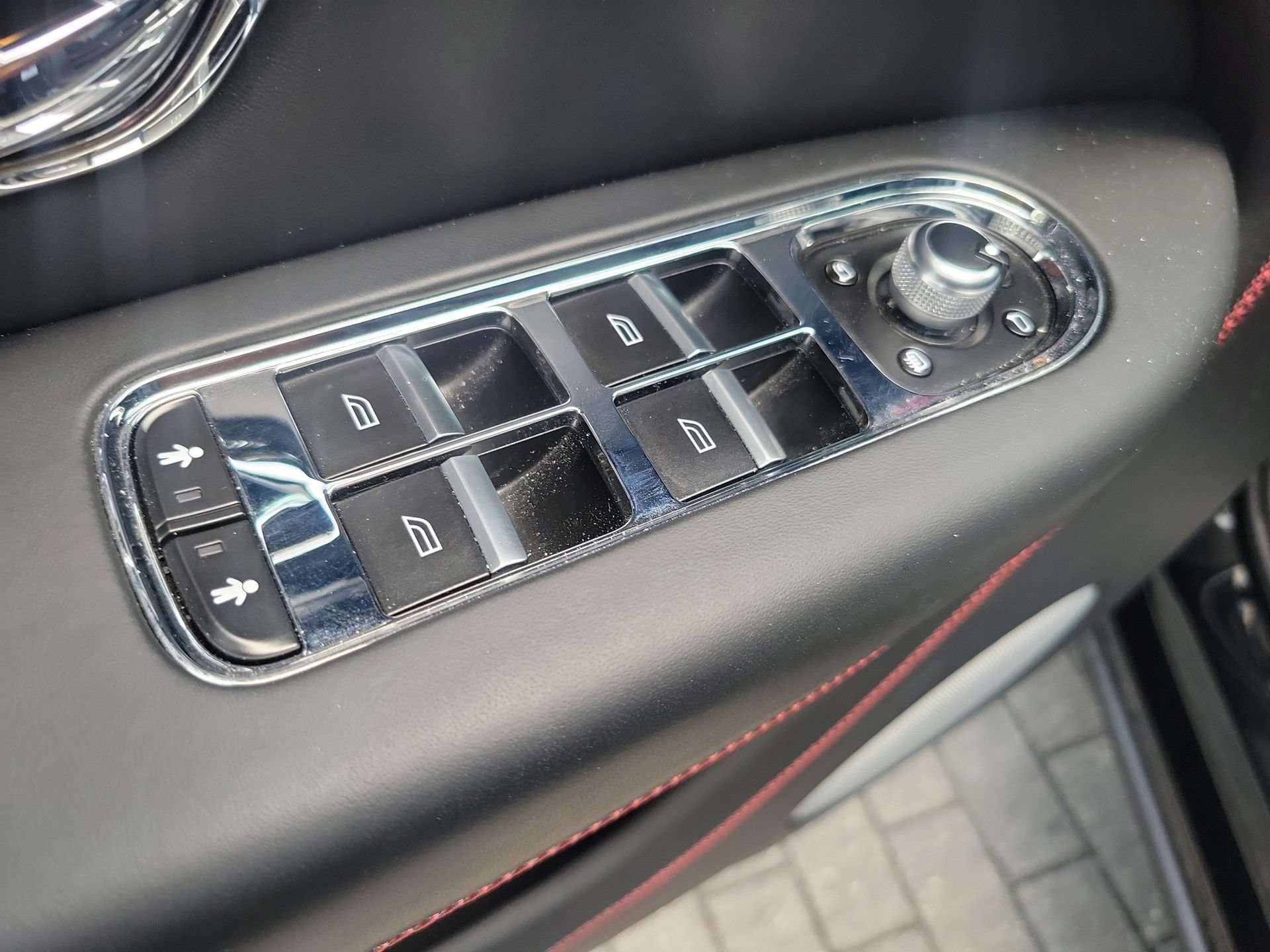 Certified 2023 Bentley Bentayga AWD/4WD image 35