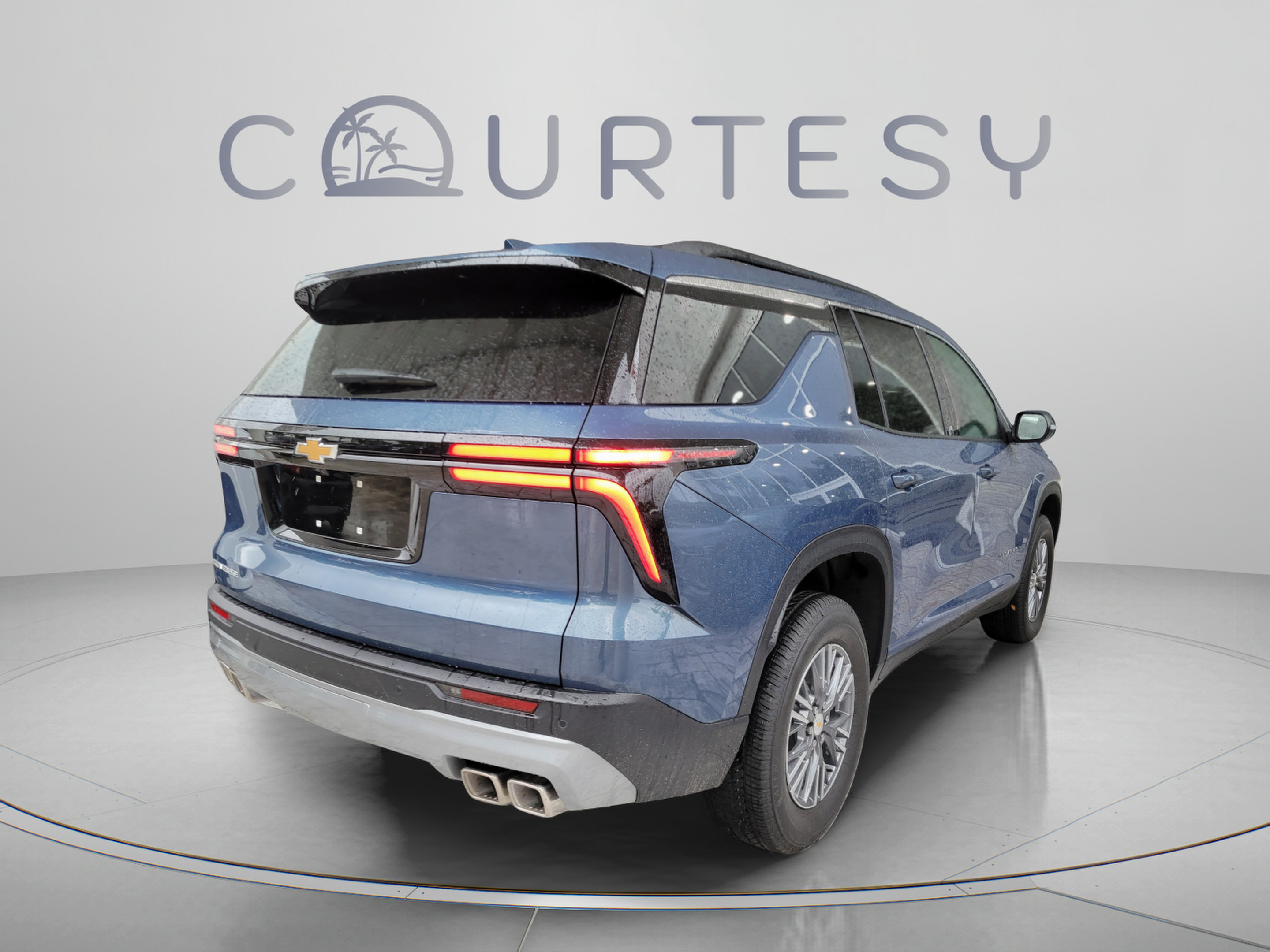 Used 2026 Chevrolet Traverse LT FWD image 3