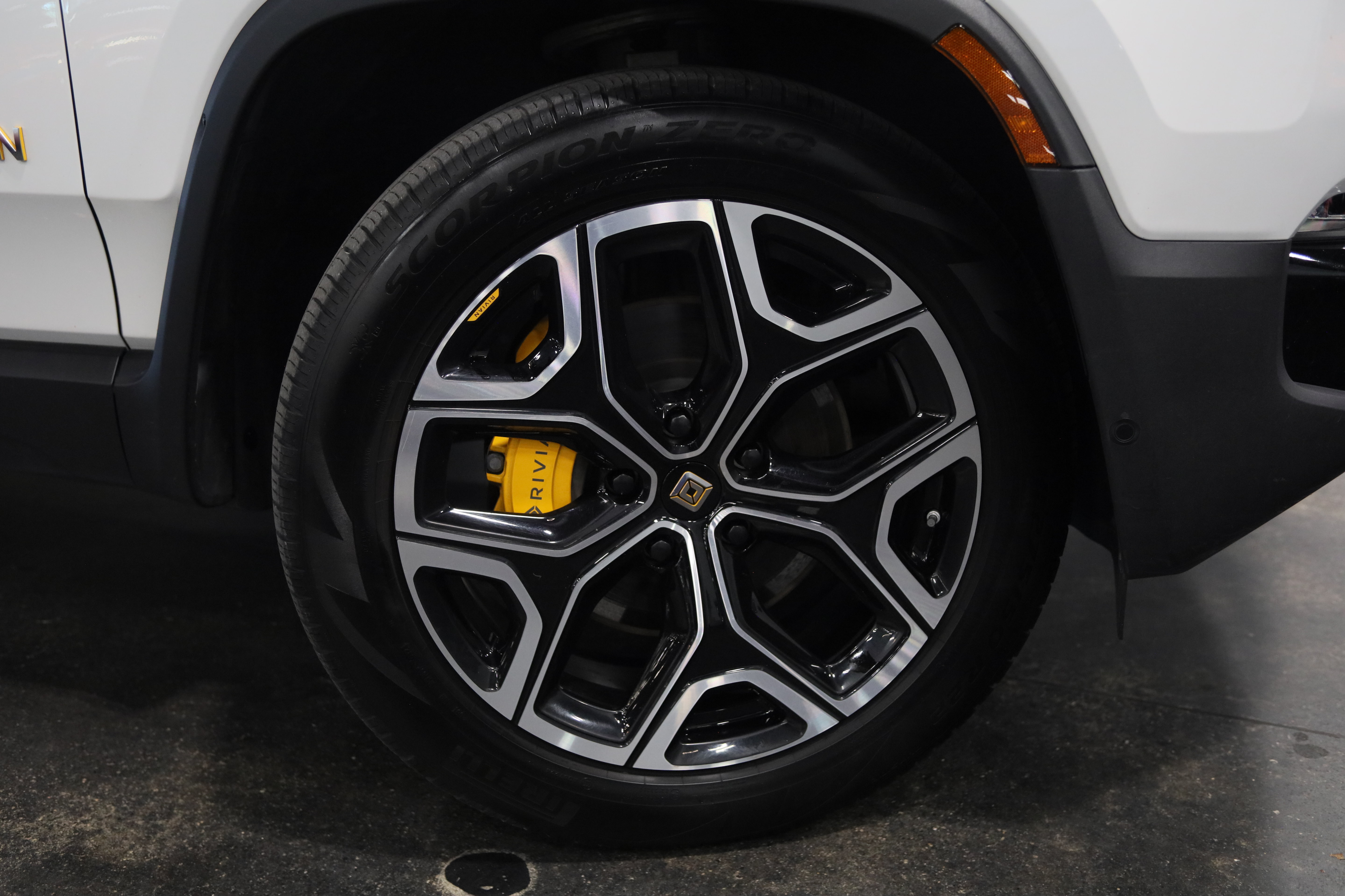 Used 2022 Rivian R1S Launch Edition Quad AWD/4WD image 9