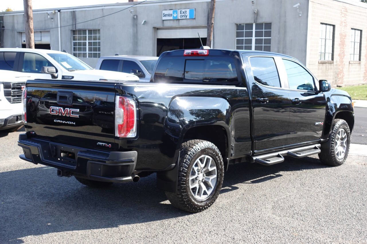 Used 2022 GMC Canyon AT4 image 3