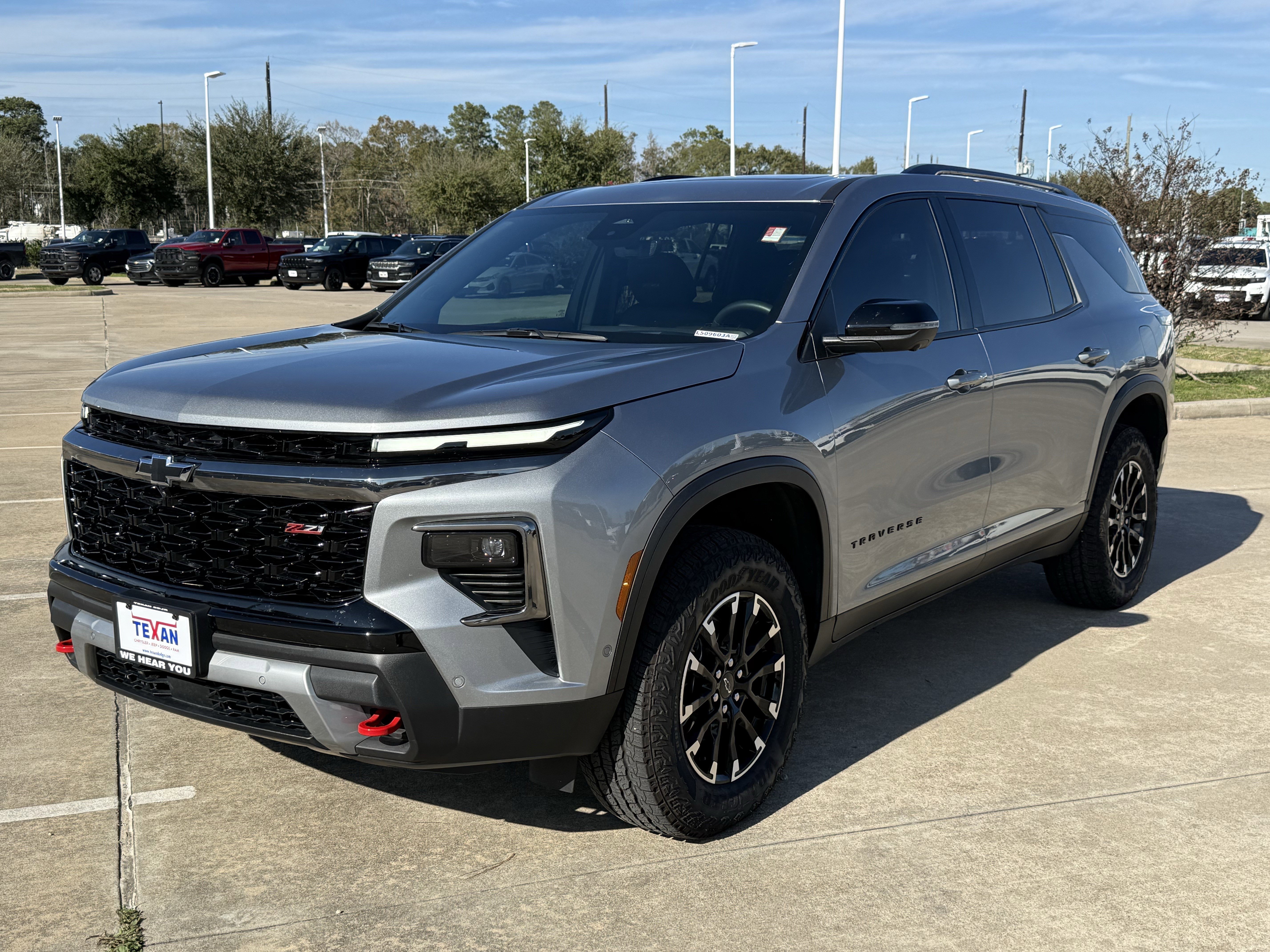 Used 2025 Chevrolet Traverse Z71 w/ Enhanced Driving Package image 9