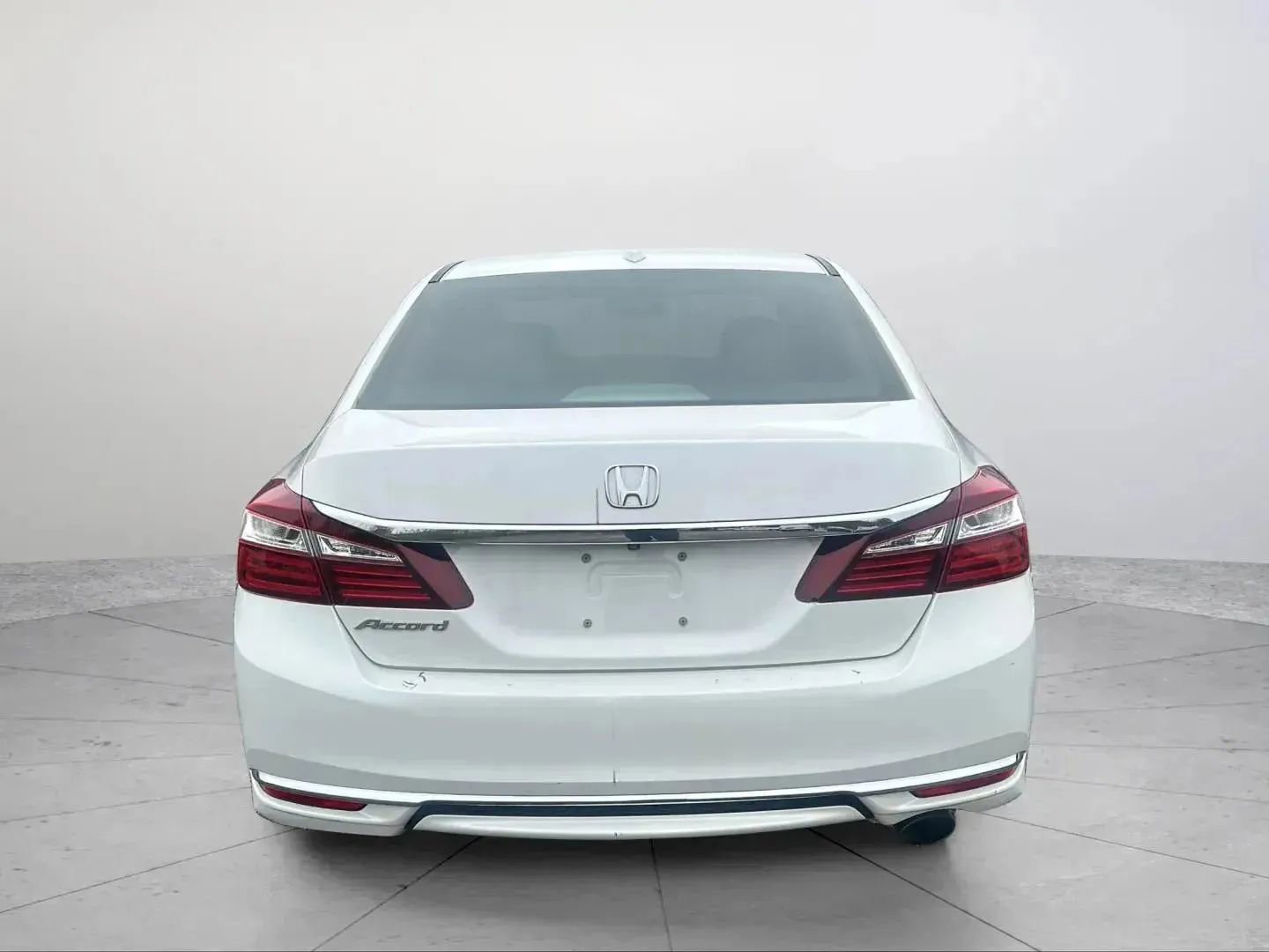 Used 2017 Honda Accord EX-L image 4