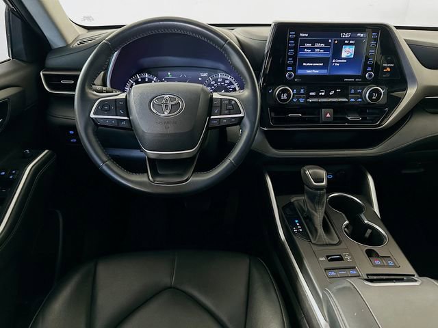 Used 2022 Toyota Highlander XLE AWD/4WD image 24
