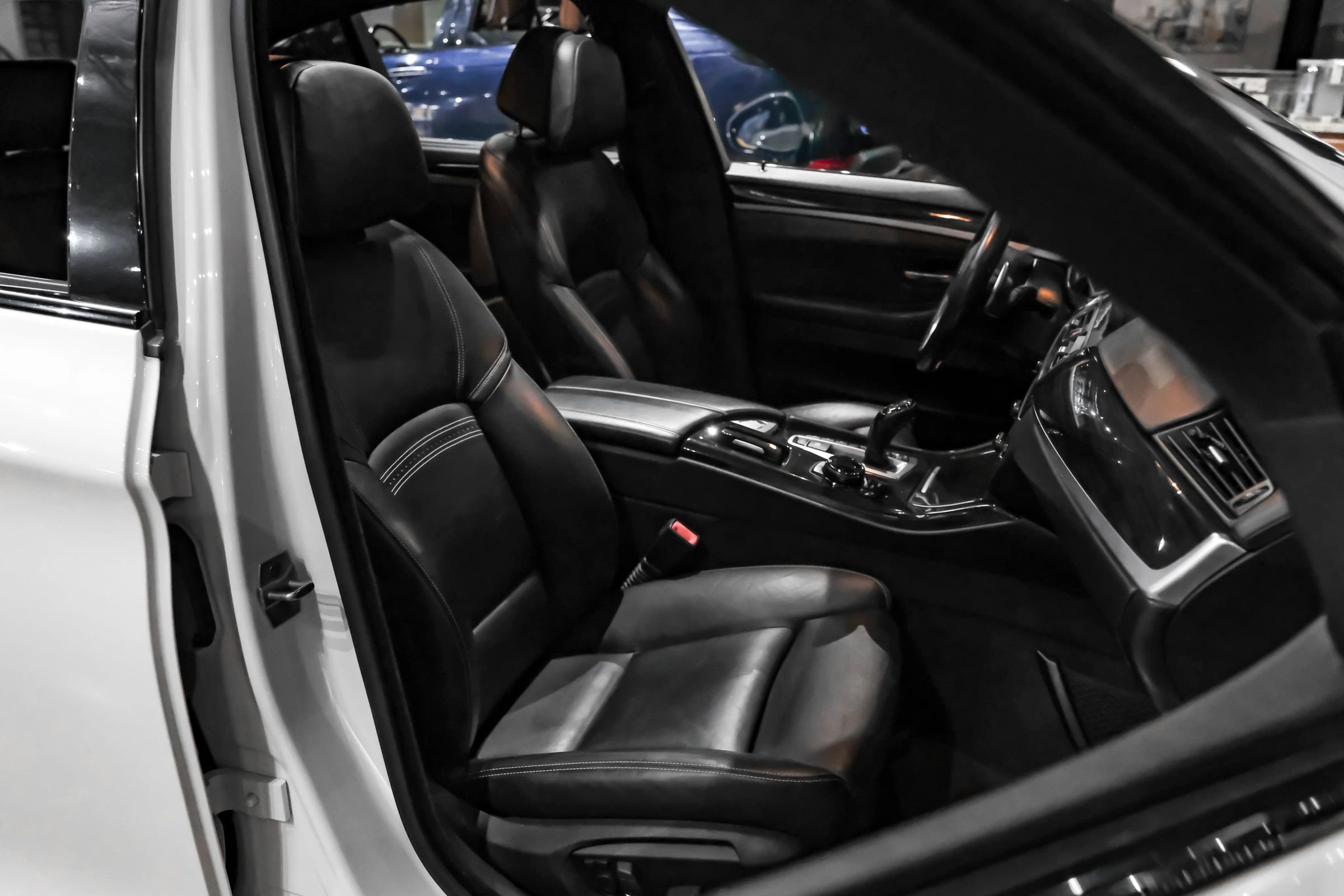 Used 2016 BMW 550i xDrive Sedan AWD/4WD image 32