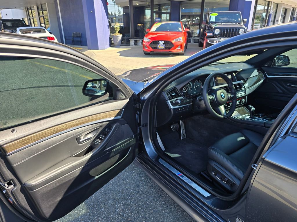 Used 2015 BMW 550i Sedan image 19