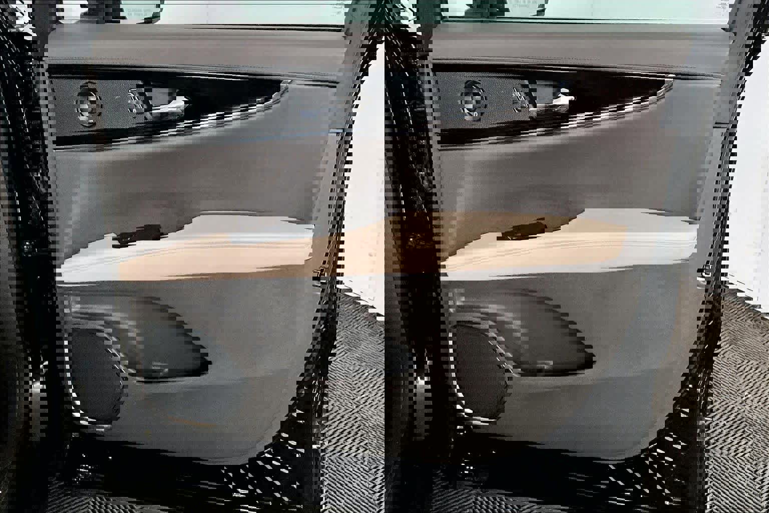 Used 2022 Lincoln Nautilus Reserve w/ Equipment Group 201A image 22