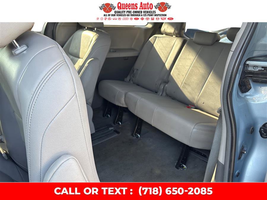 Used 2017 Toyota Sienna XLE image 16