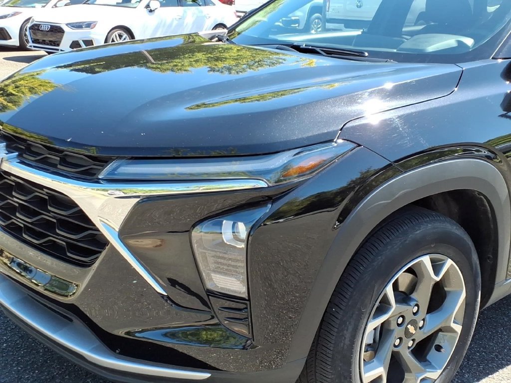 Used 2025 Chevrolet Trax LT w/ LT Convenience Package FWD image 26