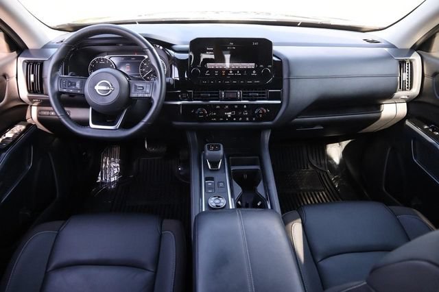 Certified 2025 Nissan Pathfinder SL w/ Black Appearance Package AWD/4WD image 24