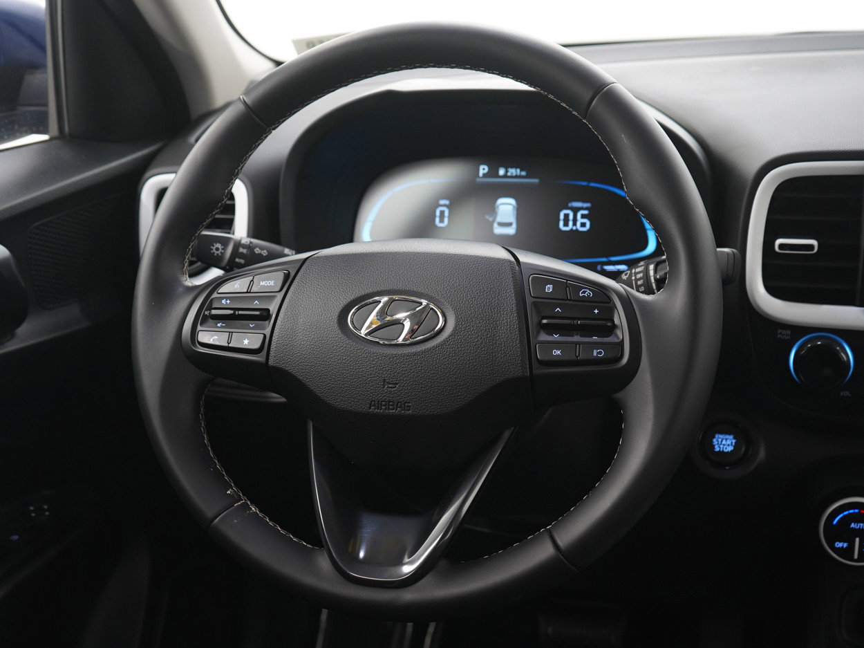 Used 2023 Hyundai Venue Limited image 15