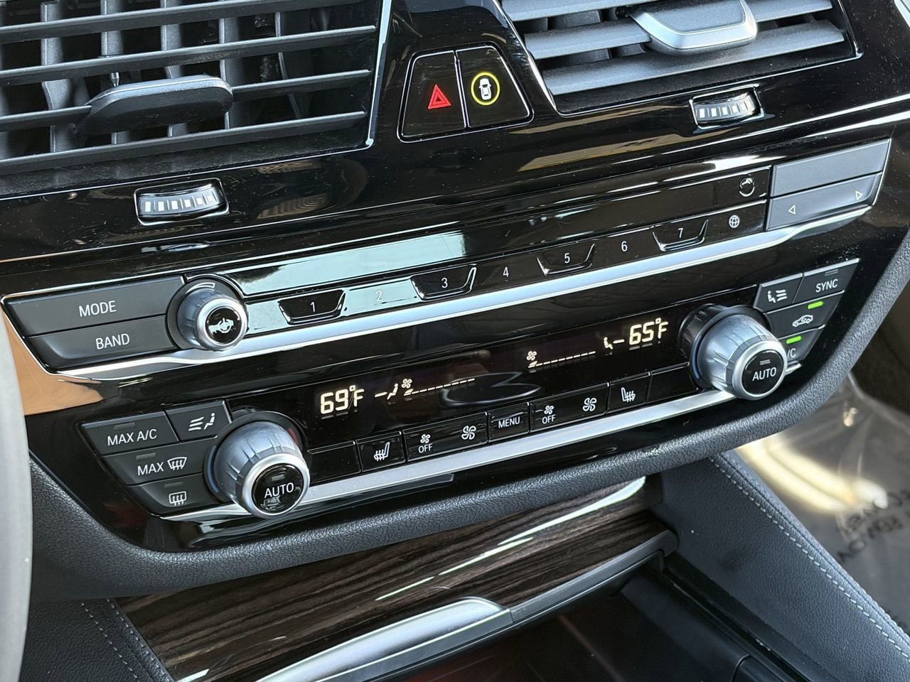 Used 2023 BMW 540i w/ M Sport Package image 30