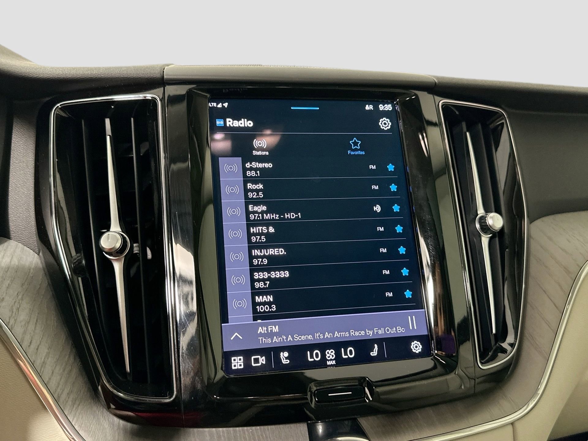 Used 2024 Volvo XC60 T8 Plus w/ Protection Package Premier image 10