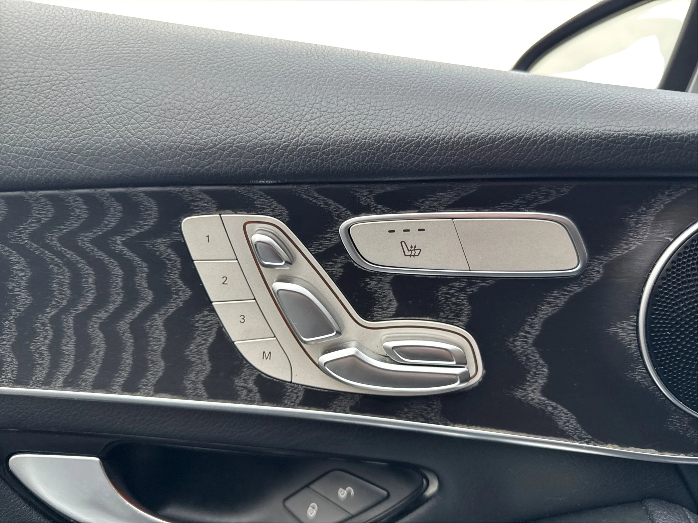 Used 2018 Mercedes-Benz GLC 350e 4MATIC image 22