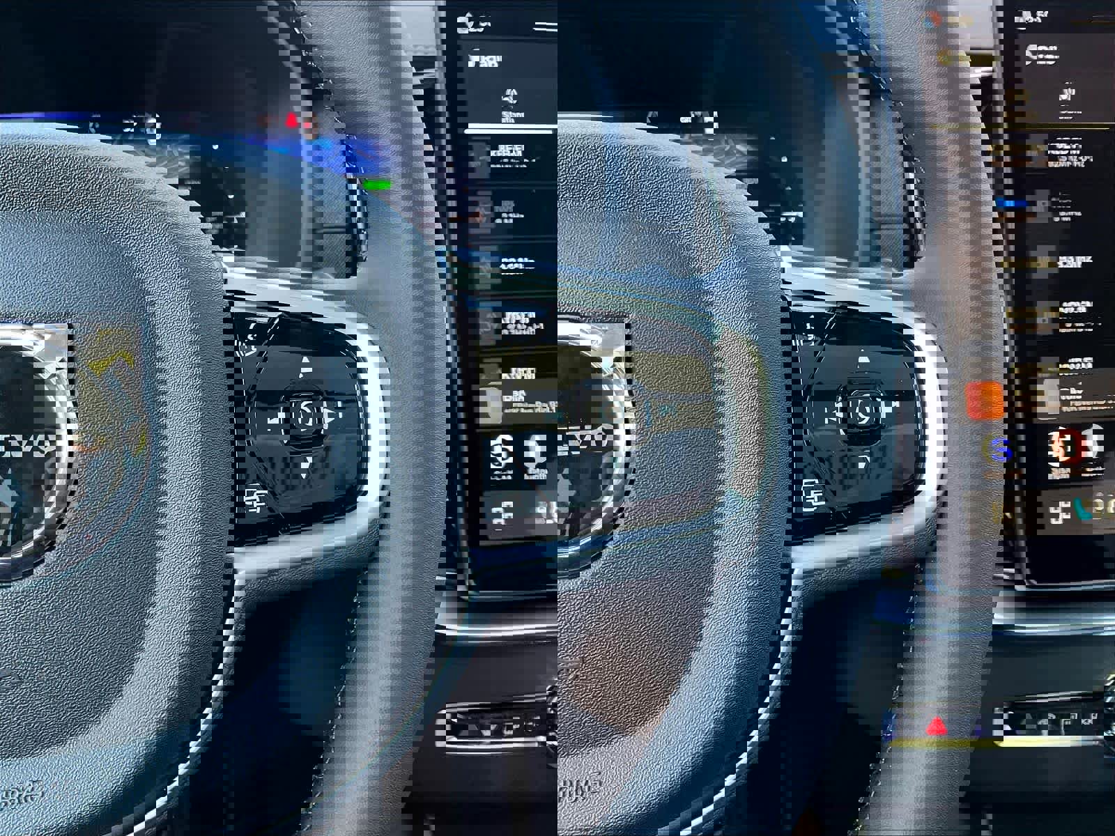 New 2026 Volvo XC90 T8 Ultra w/ Protection Package image 18