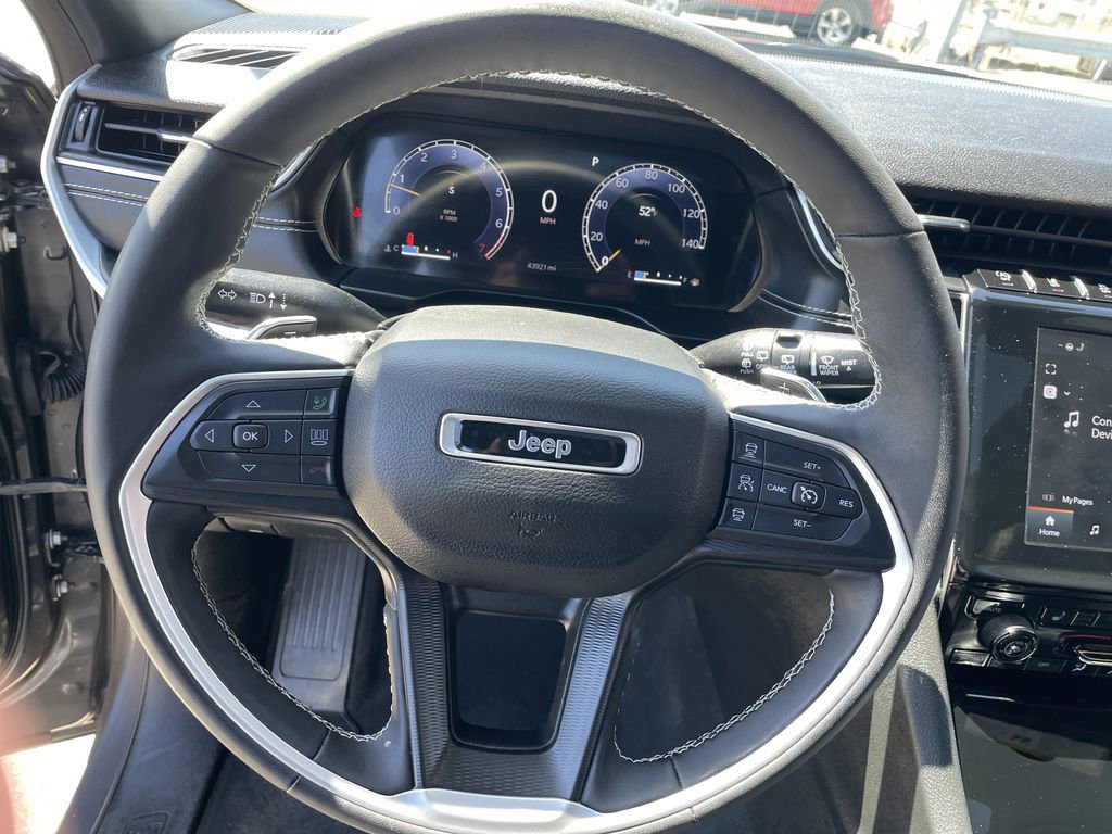 Used 2024 Jeep Grand Cherokee L Altitude AWD/4WD image 16