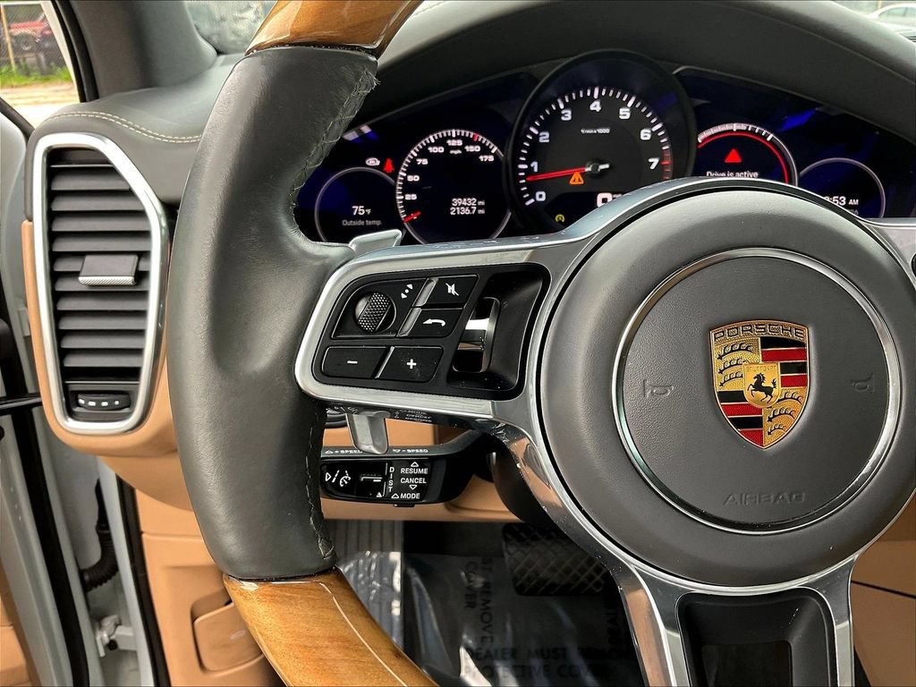 Used 2022 Porsche Cayenne AWD/4WD image 11