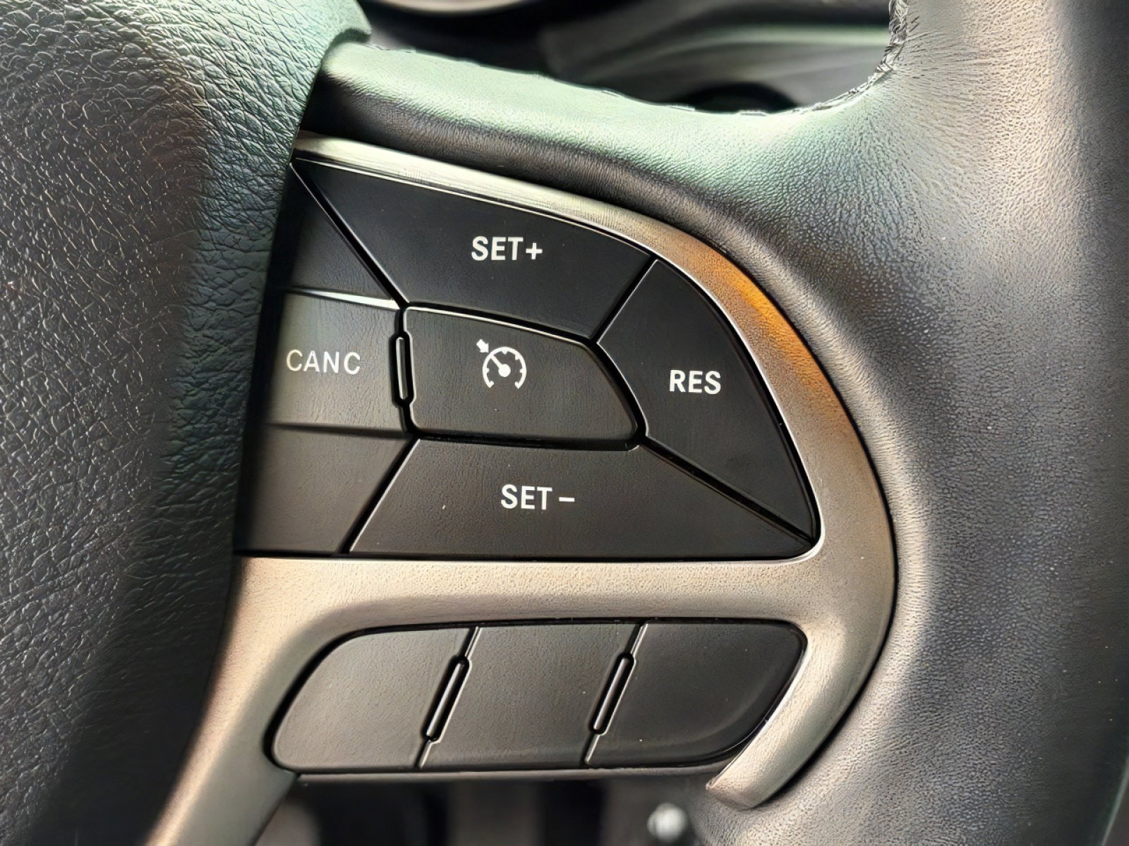 Used 2020 Jeep Grand Cherokee Altitude image 21