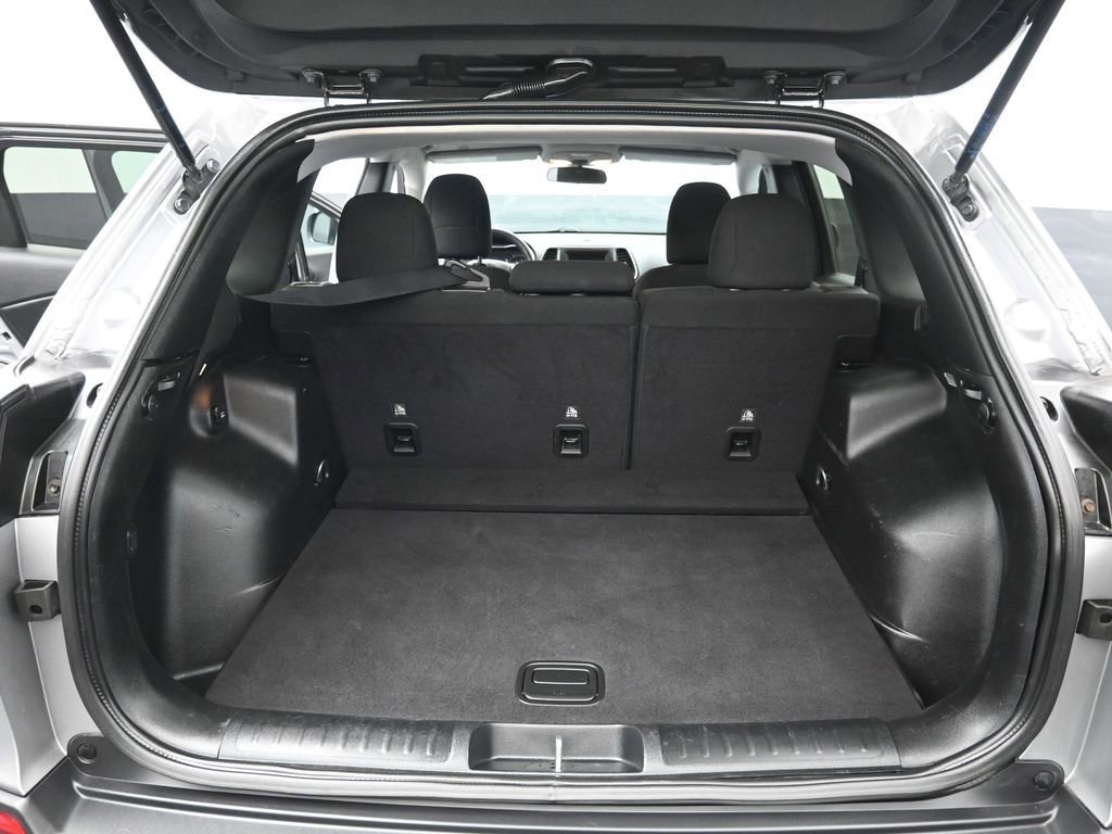 Used 2019 Jeep Cherokee Latitude w/ Popular Appearance Group AWD/4WD image 27