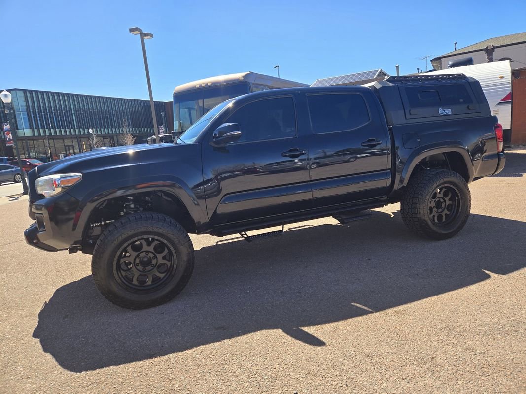 Used 2018 Toyota Tacoma TRD Sport w/ Technology Package AWD/4WD image 5