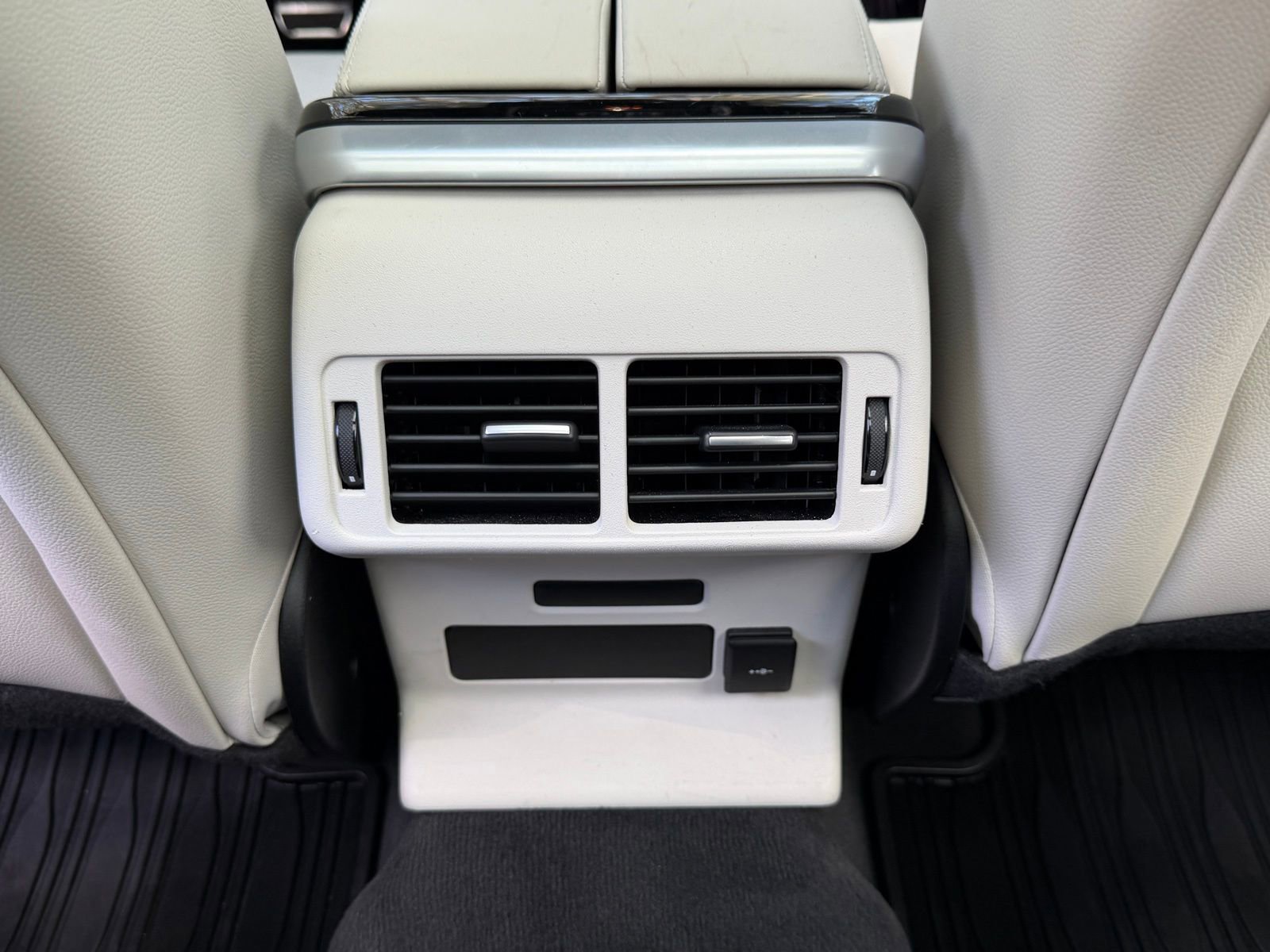 Used 2022 Land Rover Range Rover Velar R-Dynamic S image 16