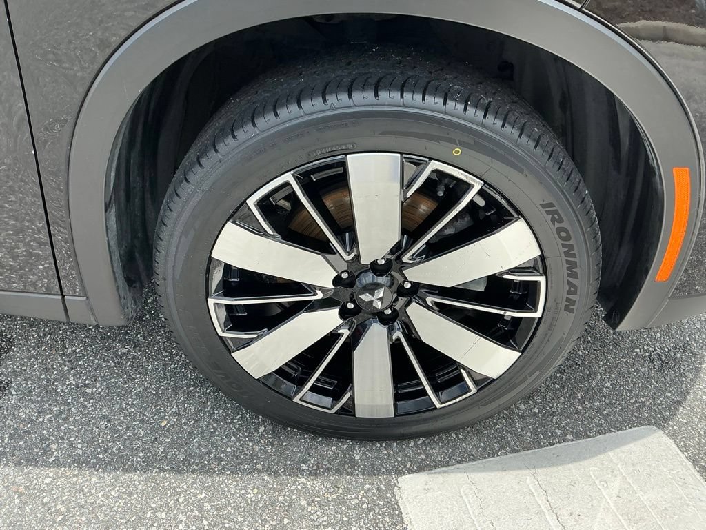 Used 2025 Mitsubishi Outlander AWD image 11