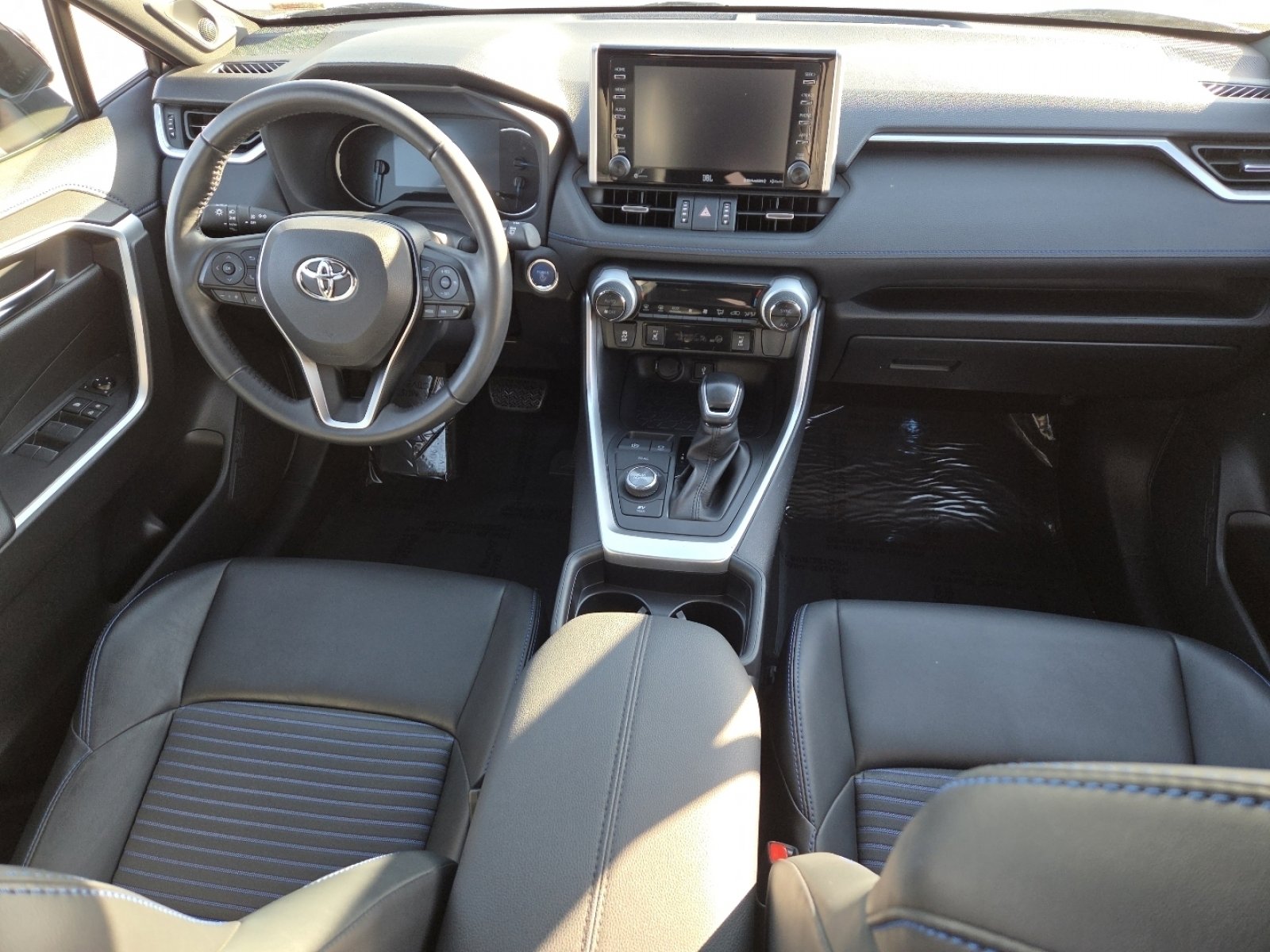 Used 2020 Toyota RAV4 XSE image 22