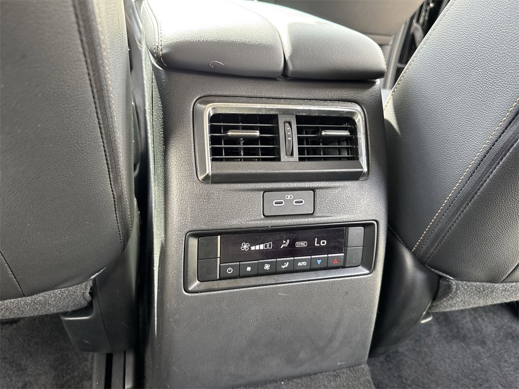 Certified 2025 MAZDA CX-70 3.3 Turbo w/ Preferred Package image 38