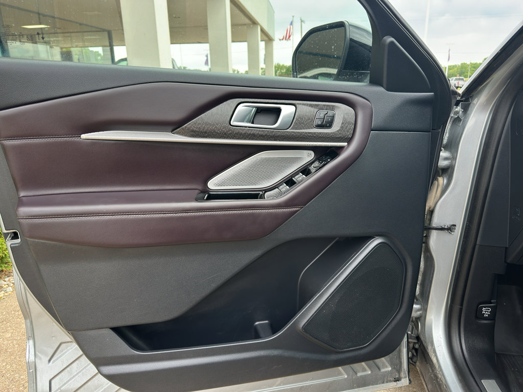 Used 2025 Ford Explorer Platinum AWD/4WD image 10