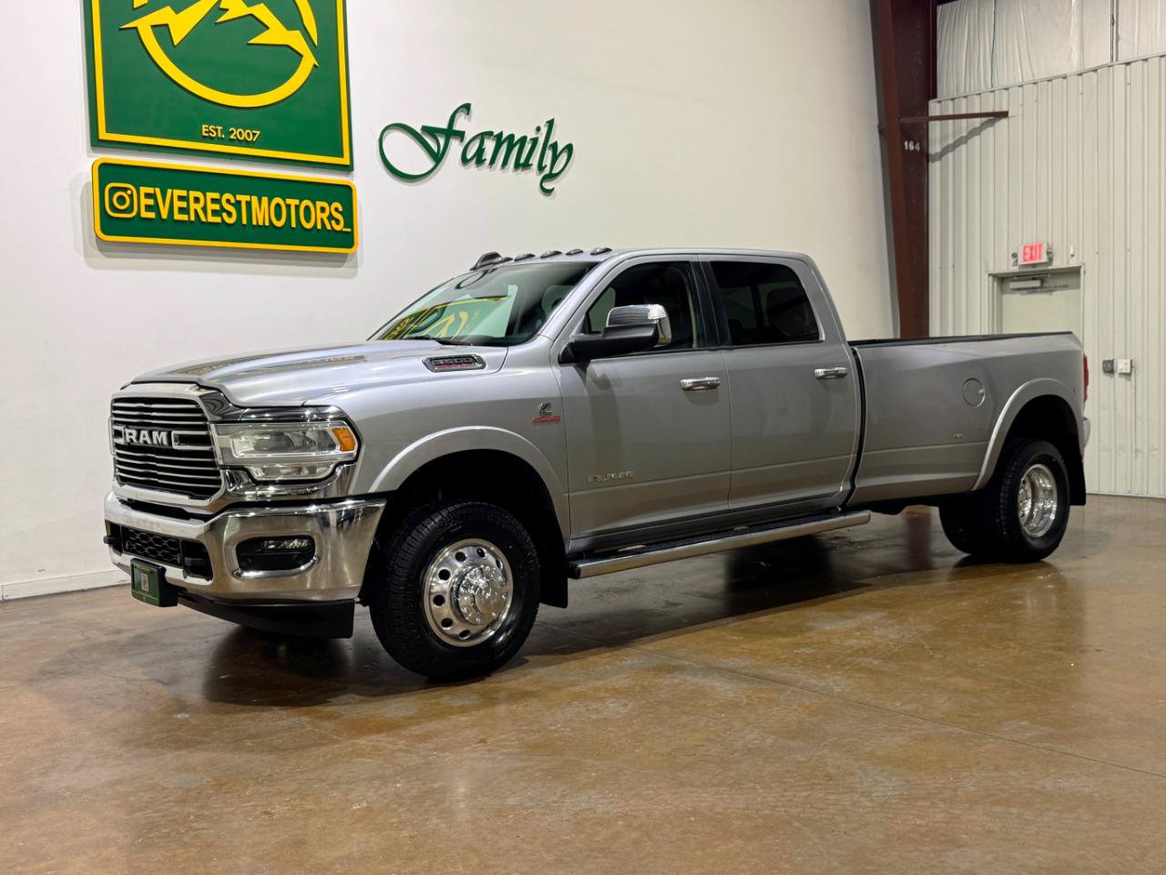 Used 2022 RAM 3500 Laramie AWD/4WD image 3