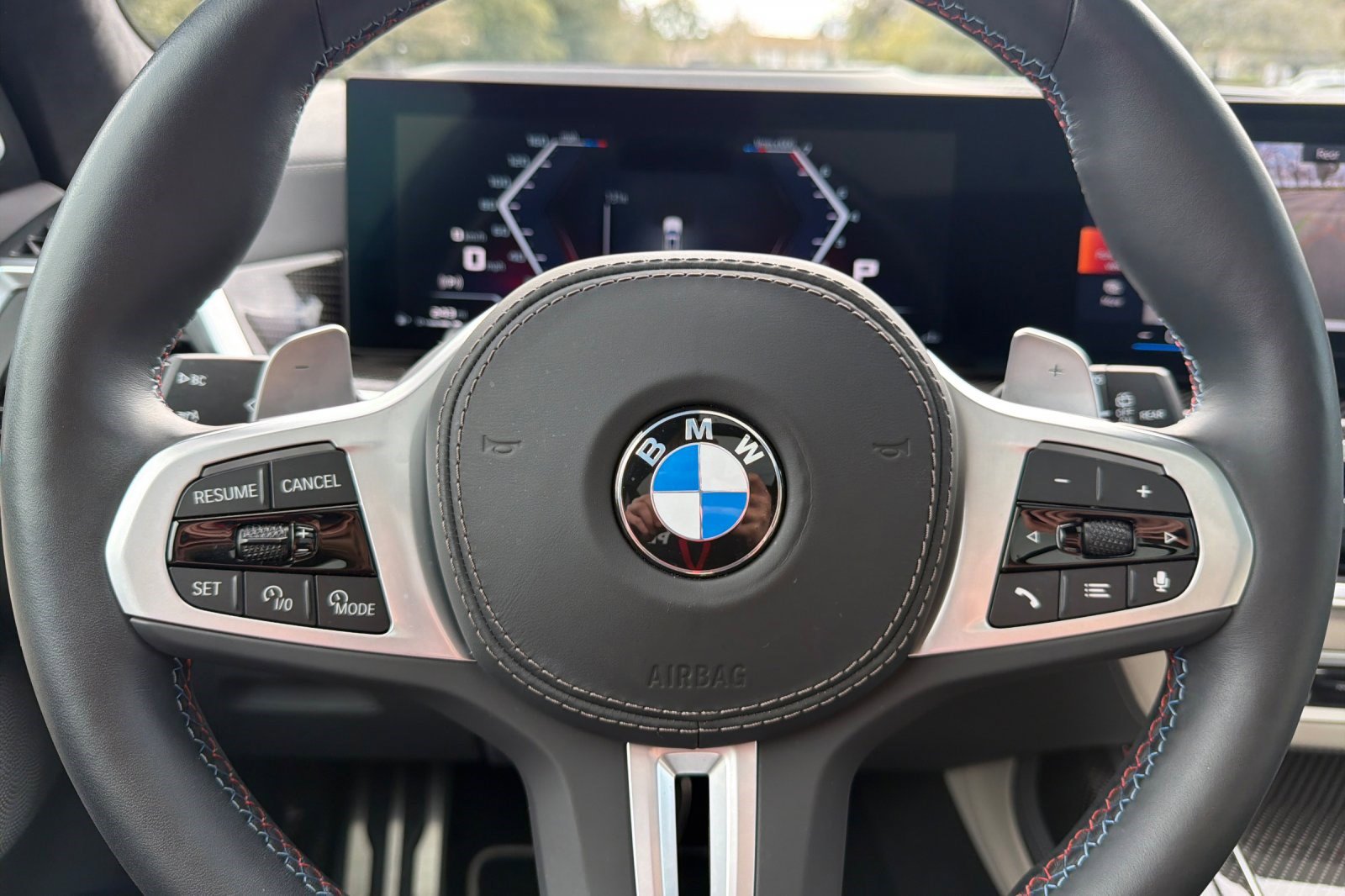 Used 2025 BMW X7 M60i image 32