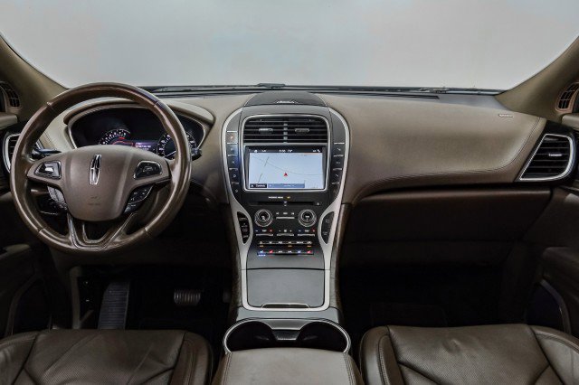 Used 2016 Lincoln MKX Reserve w/ Technology Package FWD image 11