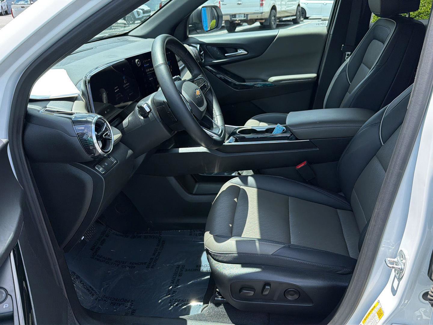 Used 2025 Chevrolet Equinox LT w/ Convenience Package II FWD image 10