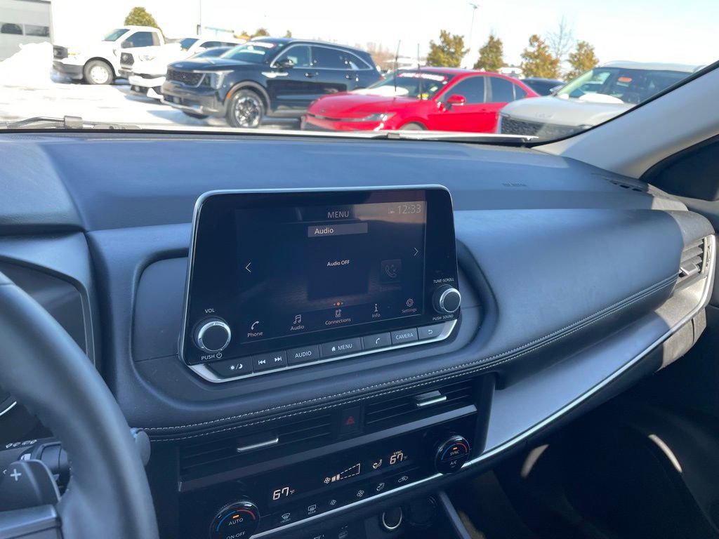 Used 2025 Nissan Rogue SV image 16