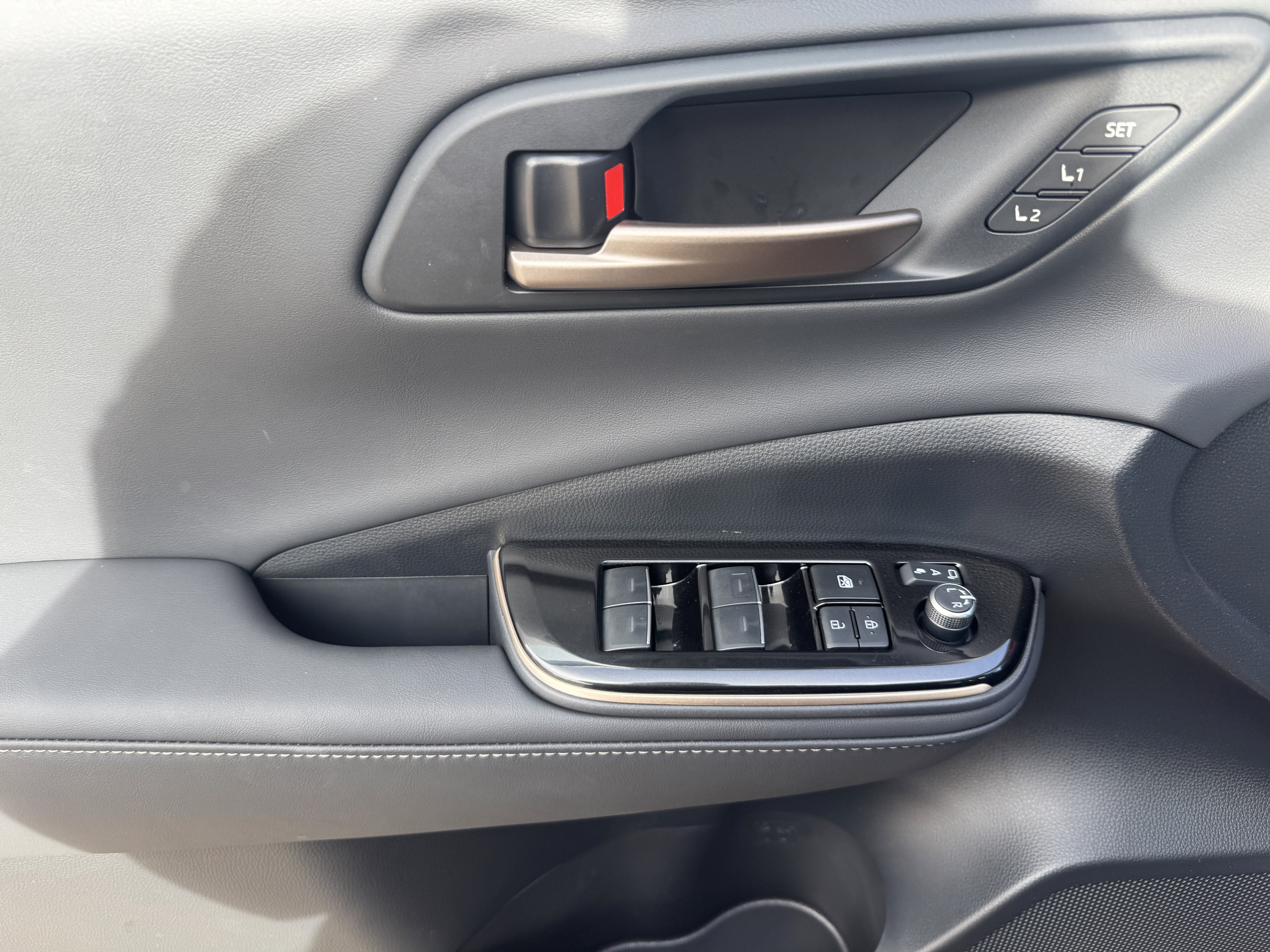 Certified 2025 Toyota Crown Signia image 9