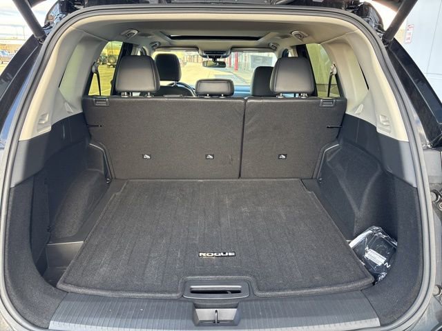 Used 2025 Nissan Rogue SV w/ SV Premium Package image 34