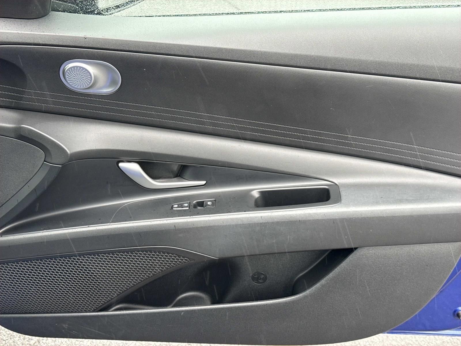 Used 2022 Hyundai Elantra SEL FWD image 24