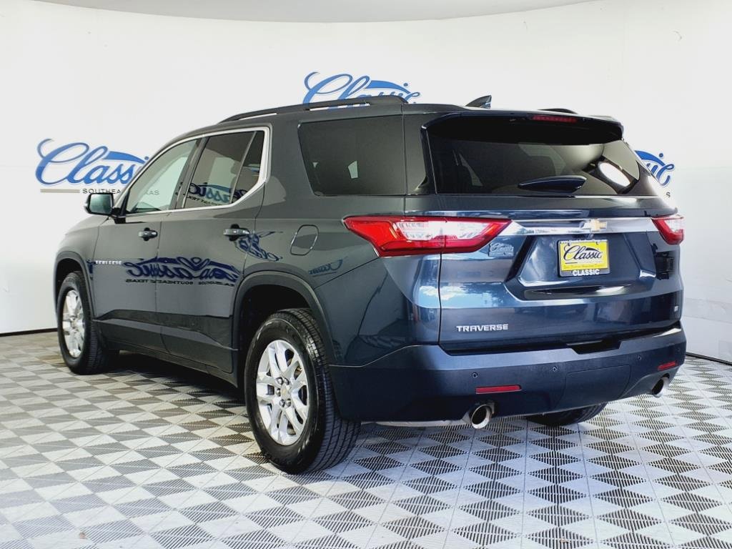 Used 2020 Chevrolet Traverse LT image 2