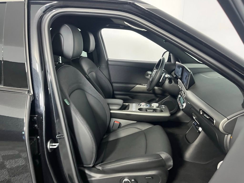 Used 2025 Genesis GV60 RWD image 33