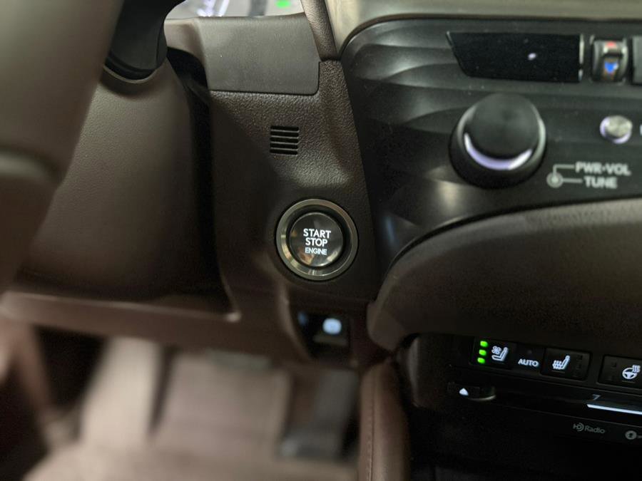 Used 2019 Lexus ES 350 w/ Premium Package image 24