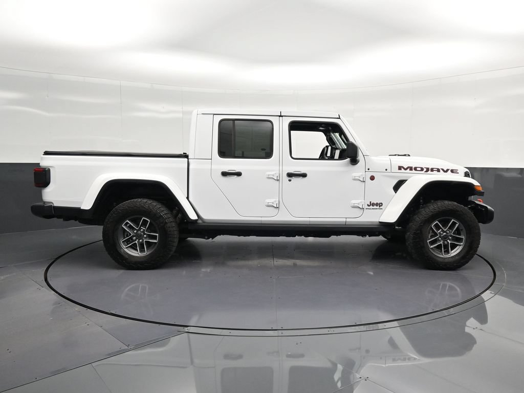 Used 2025 Jeep Gladiator Mojave w/ Convenience Group AWD/4WD image 4