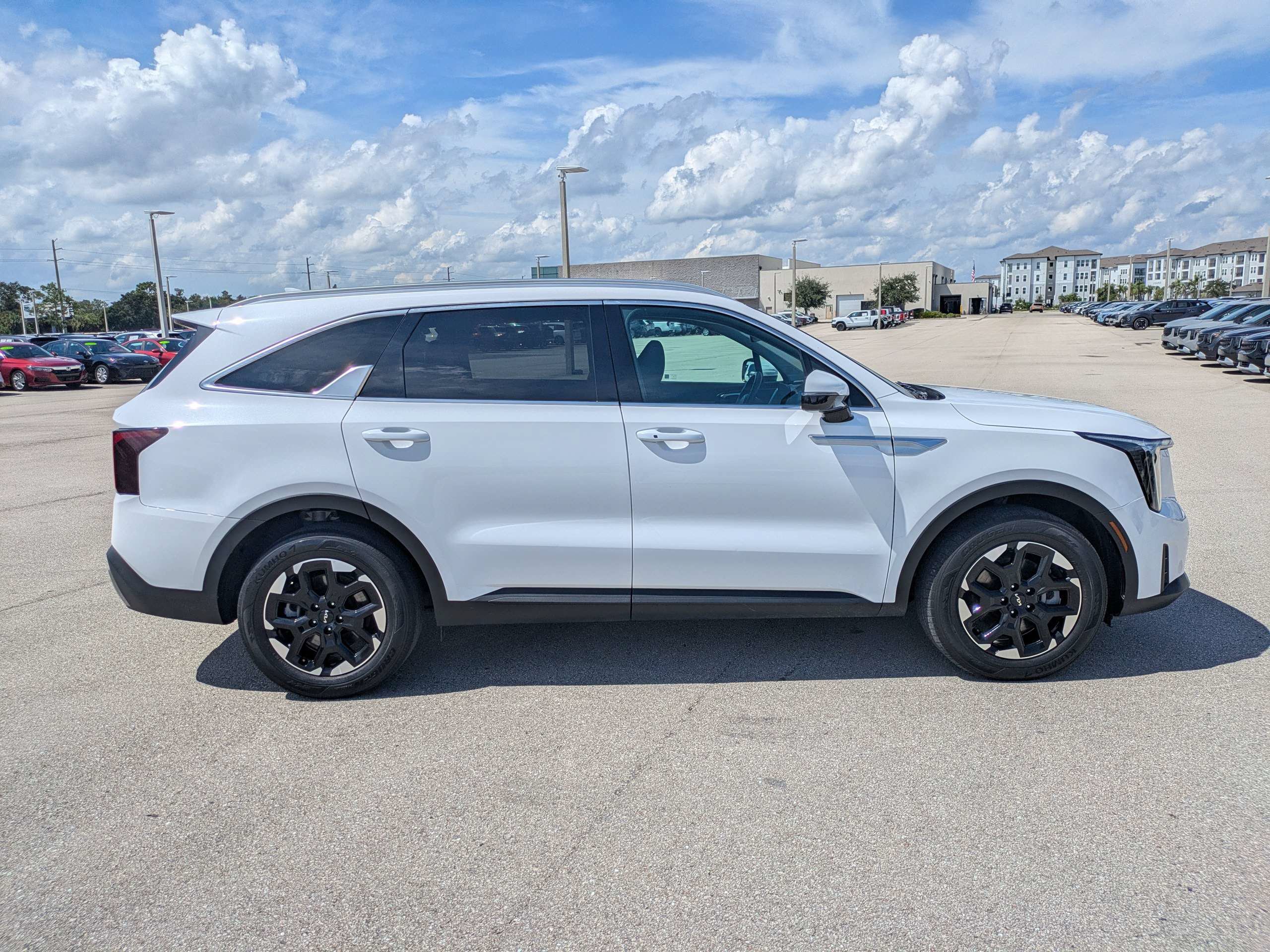 Certified 2025 Kia Sorento S w/ Panoramic Sunroof Package FWD image 4