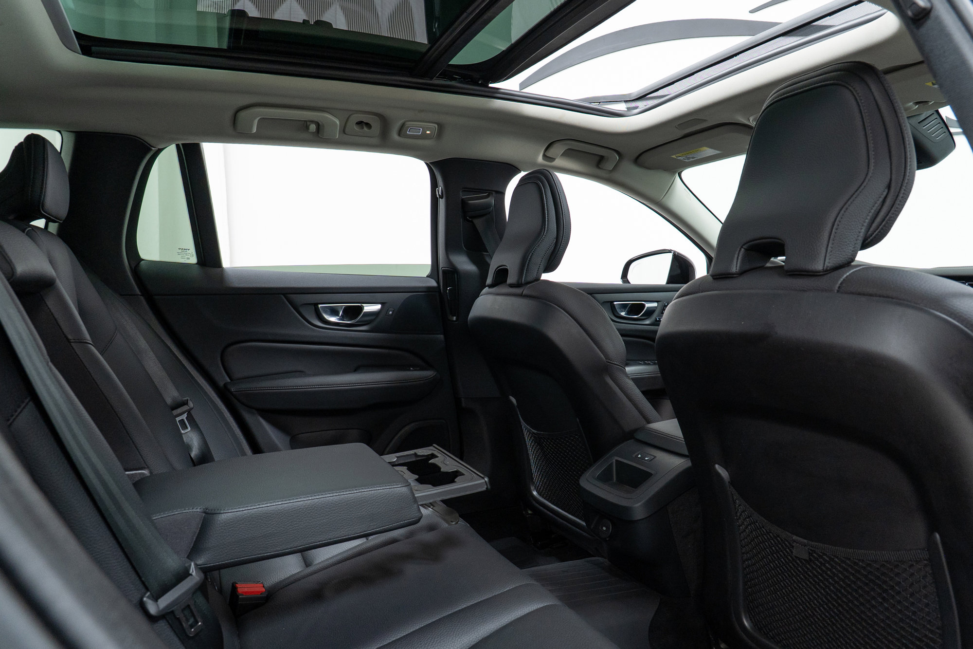 Used 2024 Volvo V60 B5 Cross Country Plus image 23