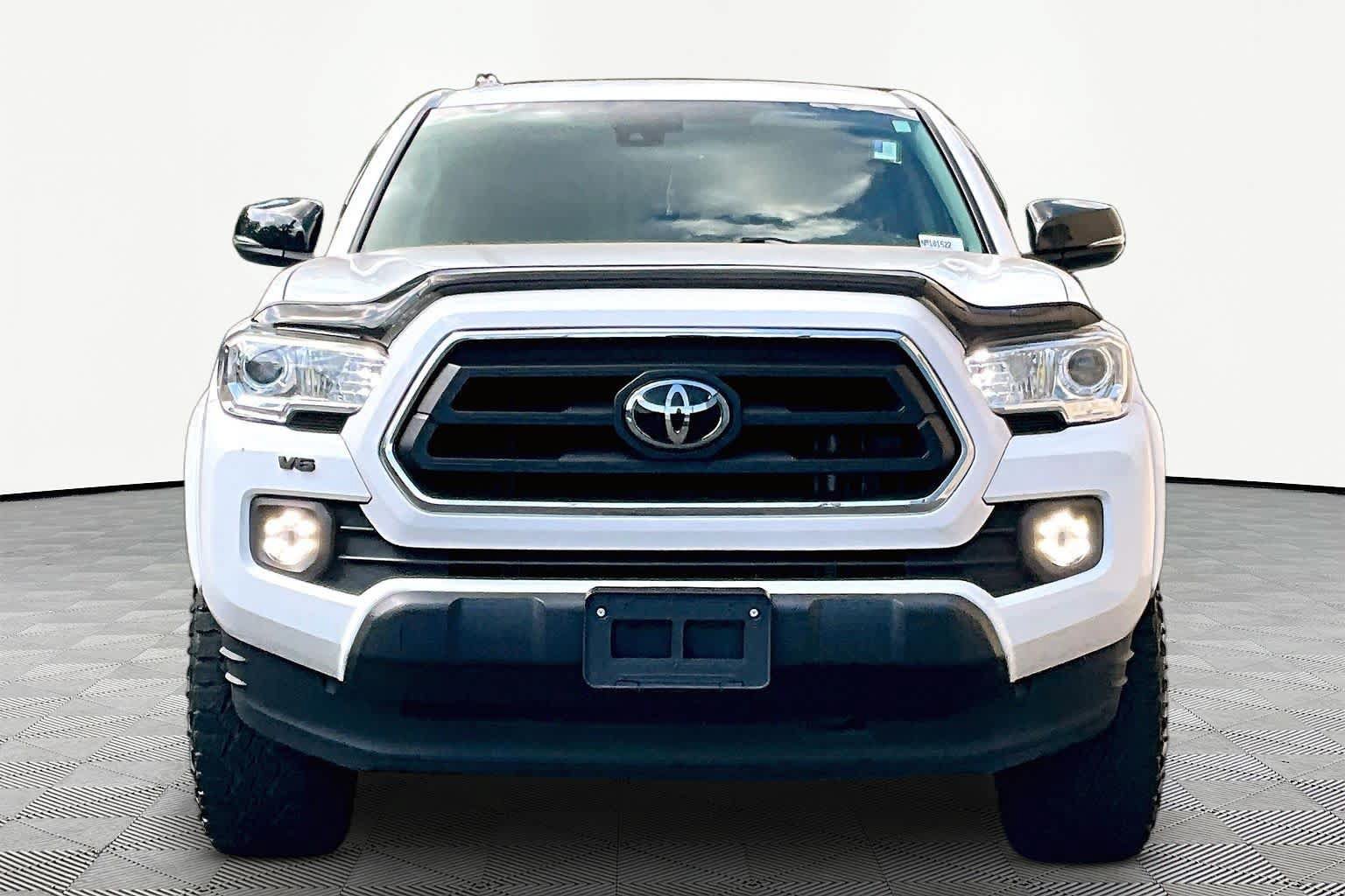 Used 2022 Toyota Tacoma SR5 w/ Technology Package RWD image 4