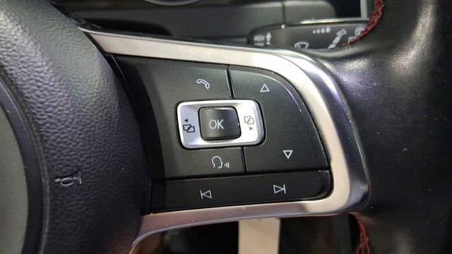 Used 2016 Volkswagen Golf 4-Door image 28