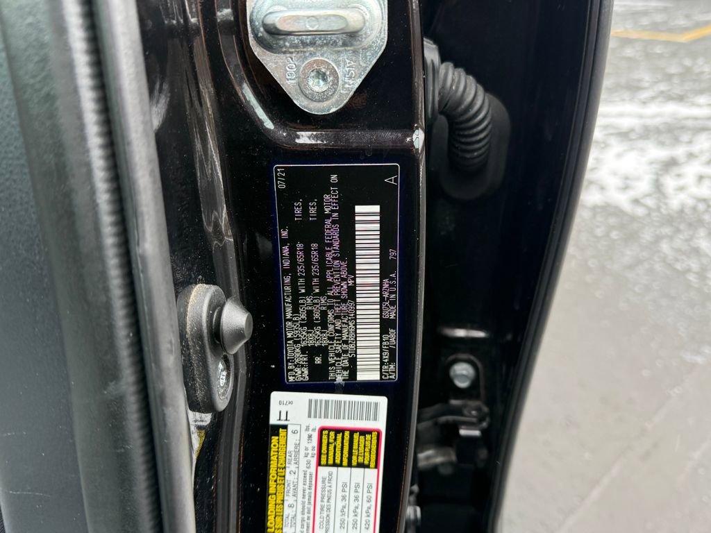 Used 2021 Toyota Highlander LE image 21