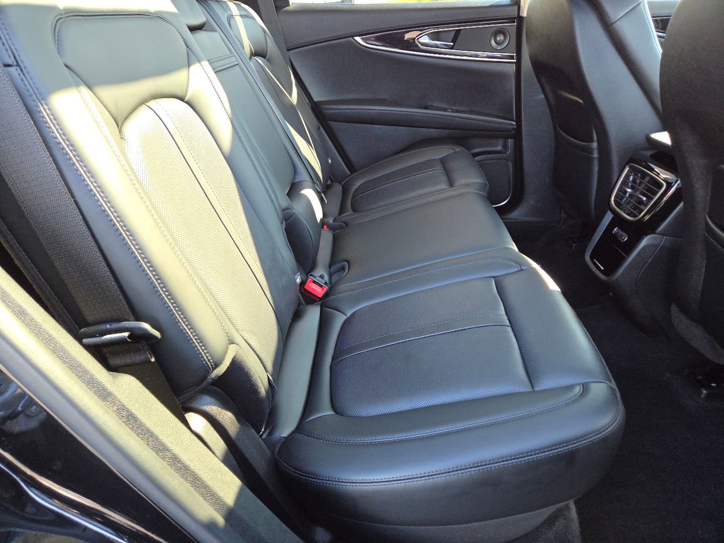 Used 2023 Lincoln Nautilus Reserve w/ Equipment Group 201A AWD/4WD image 18