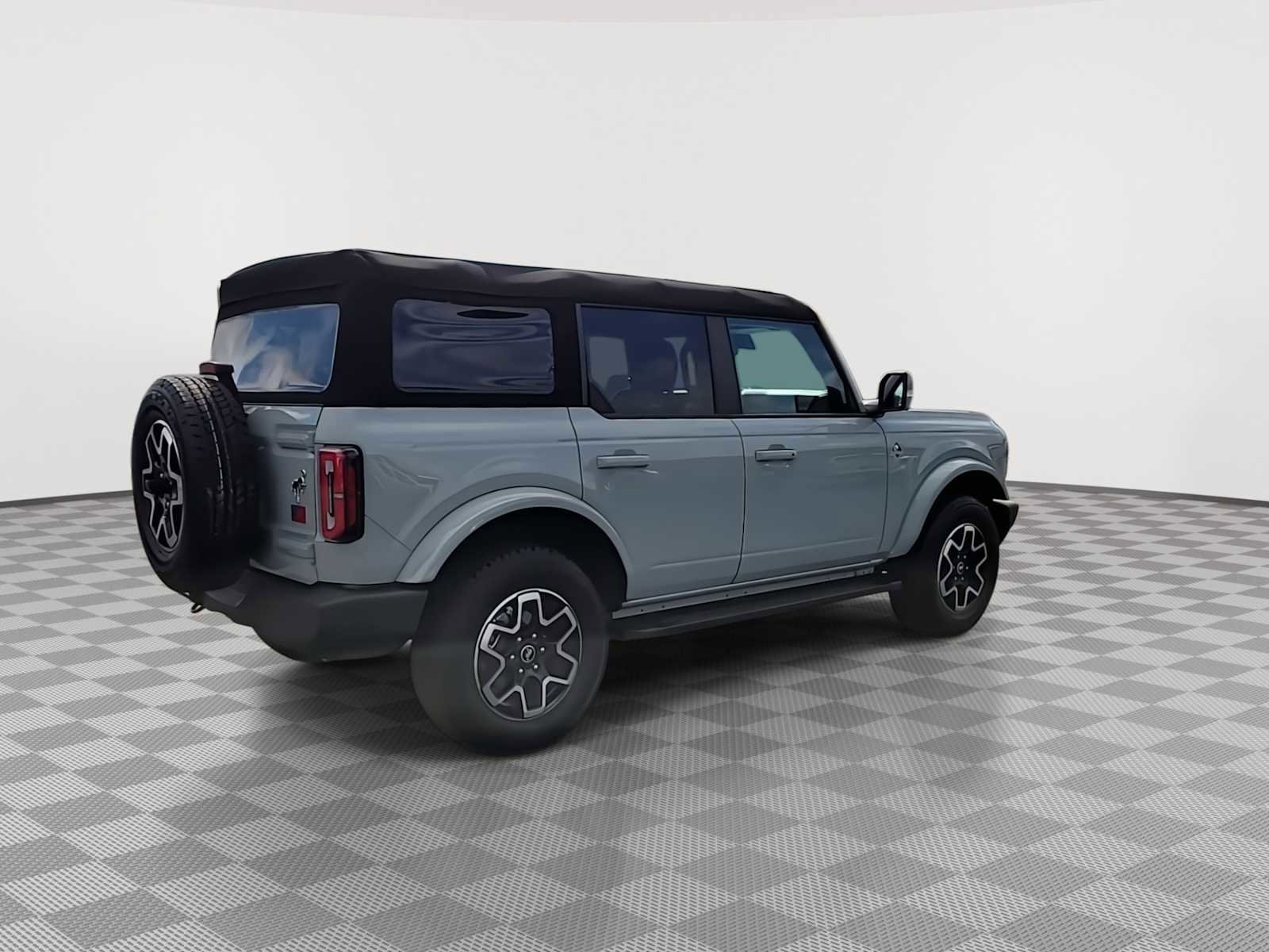 Used 2024 Ford Bronco Outer Banks image 8